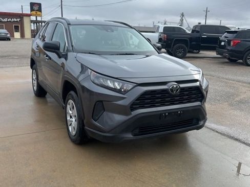 Used 2021 Toyota RAV4 LE image 4
