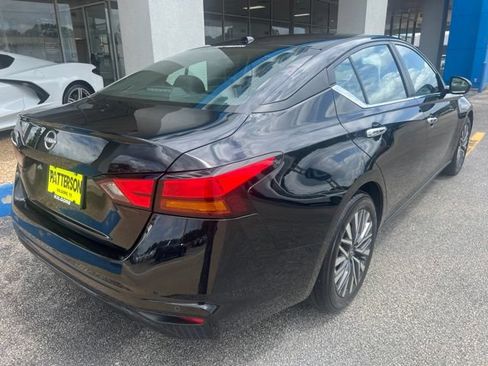 Used 2025 Nissan Altima 2.5 SV FWD image 10