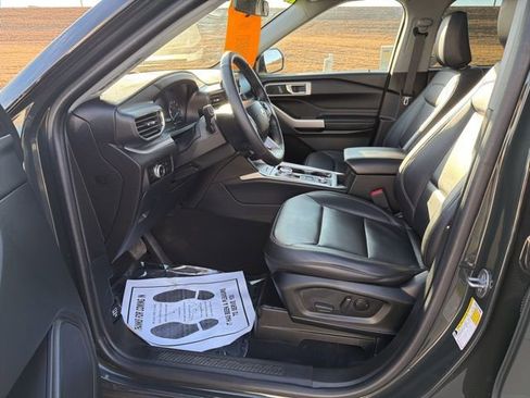 Used 2023 Ford Explorer XLT w/ Equipment Group 202A image 9
