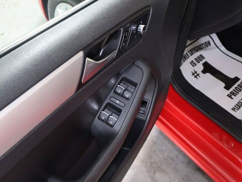 Used 2013 Volkswagen Jetta SE FWD image 15