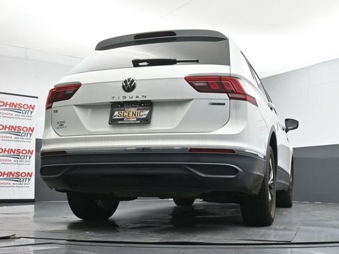 Used 2024 Volkswagen Tiguan SE AWD/4WD image 38