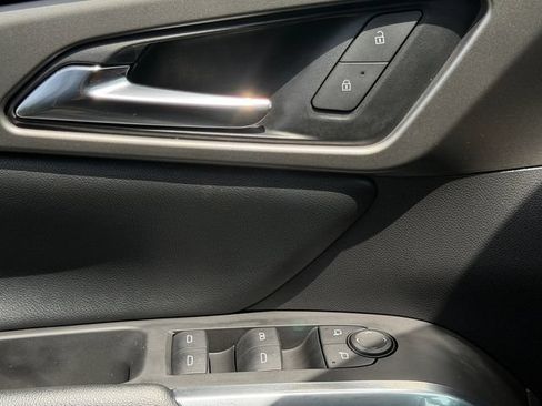 Used 2025 Chevrolet Traverse LT FWD image 24