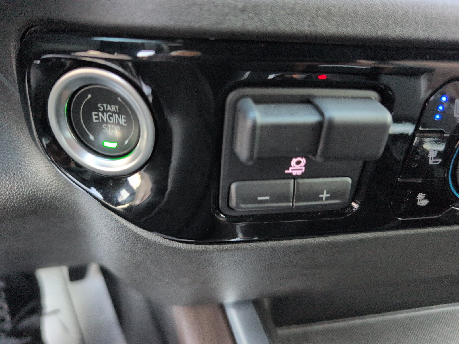 Used 2025 Chevrolet Silverado 1500 High Country AWD/4WD image 29