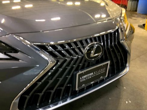 Used 2025 Lexus ES 300h w/ Luxury Package image 29