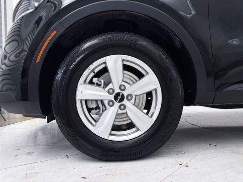 Used 2023 Kia Sorento LX image 15