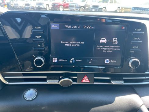 Used 2022 Hyundai Elantra SEL w/ Convenience + Premium Package FWD image 39