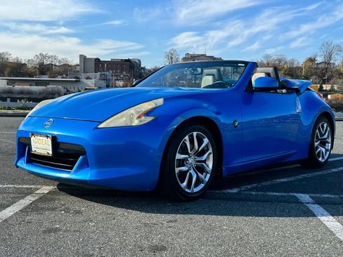 Used 2010 Nissan 370Z Touring image 8