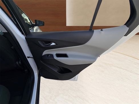 Used 2018 Chevrolet Equinox LT image 50