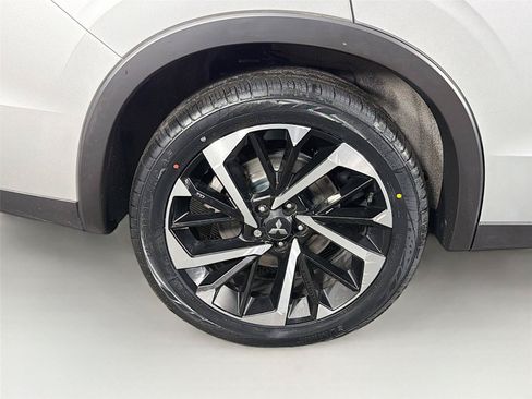 Used 2023 Mitsubishi Outlander SE AWD/4WD image 35