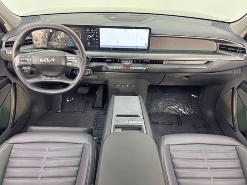 Used 2024 Kia EV9 Land image 13