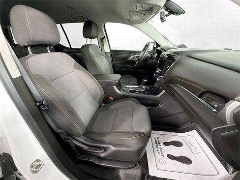 Used 2020 Chevrolet Traverse LT image 28