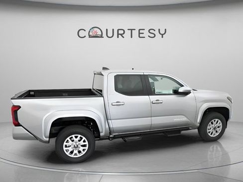 Certified 2026 Toyota Tacoma SR5 AWD/4WD image 26