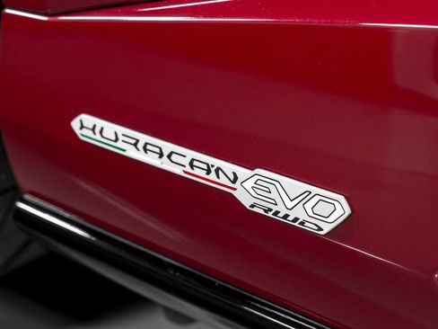 Used 2022 Lamborghini Huracan EVO RWD image 55
