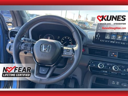 Used 2025 Honda Pilot TrailSport image 44
