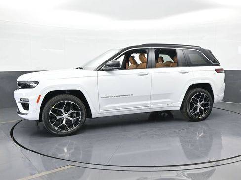 New 2025 Jeep Grand Cherokee Summit image 2