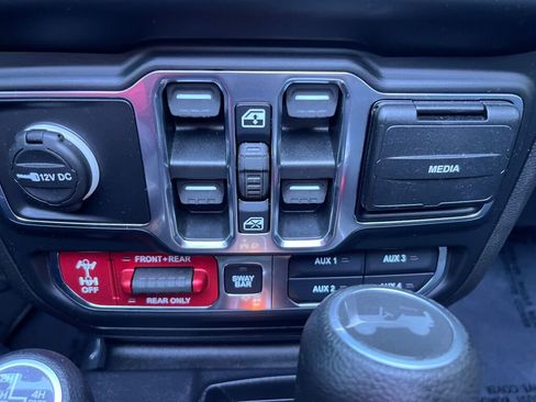 Used 2023 Jeep Wrangler Unlimited Rubicon 4xe w/ Steel Bumper Group image 19