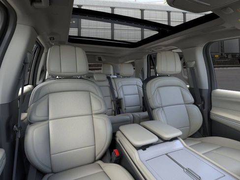 New 2025 Lincoln Navigator Reserve image 10