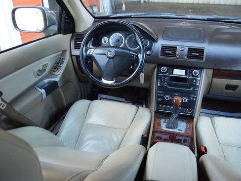 Used 2014 Volvo XC90 3.2 w/ Climate Package image 43