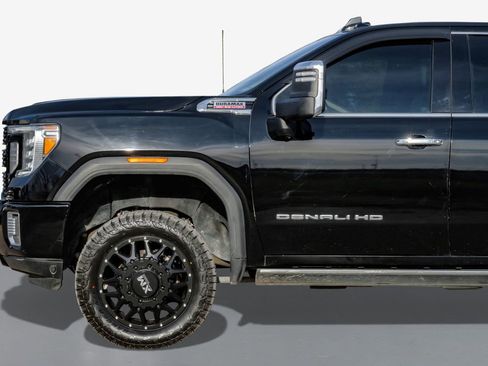 Used 2023 GMC Sierra 3500 Denali w/ Denali Ultimate Package image 10