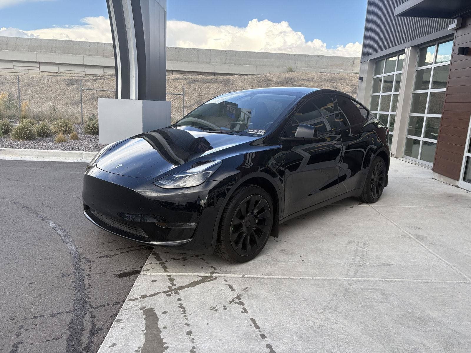 Used 2024 Tesla Model Y Long Range AWD/4WD image 4