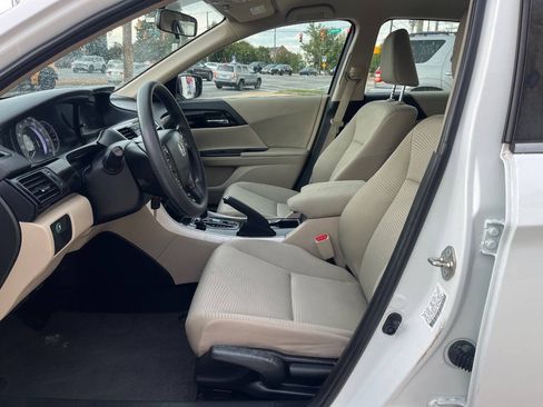 Used 2017 Honda Accord LX image 9