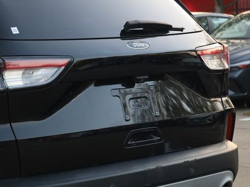 Used 2020 Ford Escape SE image 7