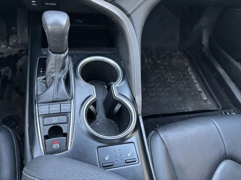 Used 2018 Toyota Camry XSE image 18