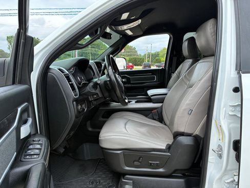 Used 2022 RAM 2500 Big Horn w/ Night Edition AWD/4WD image 10