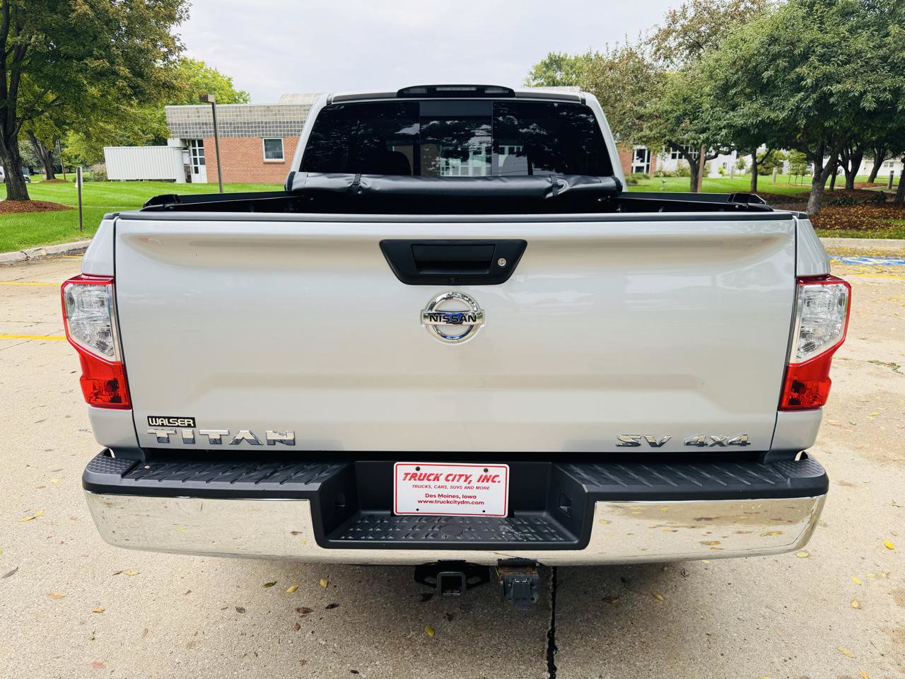 Used 2018 Nissan Titan SV AWD/4WD image 4