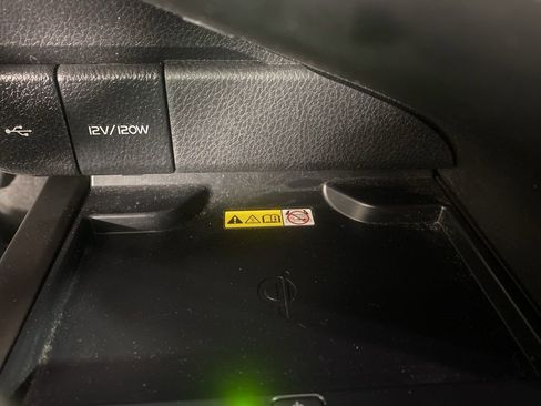 Used 2022 Toyota Camry XLE w/ Navigation Upgrade Package image 8