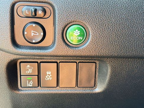 Used 2022 Honda Pilot Sport image 16
