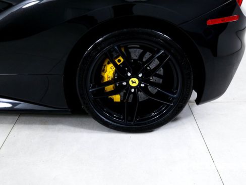 Used 2018 Ferrari 488 GTB RWD image 28