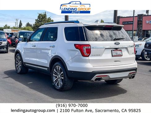 Used 2017 Ford Explorer Platinum AWD/4WD image 2