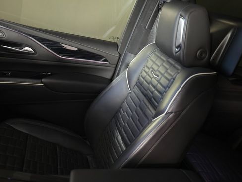 Used 2024 Cadillac Escalade V w/ LPO, ONYX Package image 45