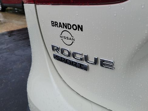 Certified 2022 Nissan Rogue Sport SL w/ Premium Package FWD image 8