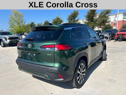 Used 2025 Toyota Corolla Cross XLE w/ Convenience Package FWD image 3