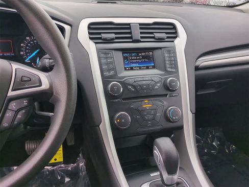 Used 2014 Ford Fusion SE image 26