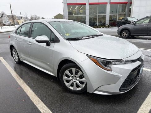 Used 2024 Toyota Corolla LE image 2