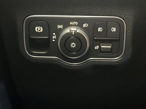 Certified 2022 Mercedes-Benz GLA 250 image 38