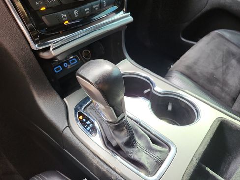 Used 2021 Jeep Grand Cherokee Laredo X AWD/4WD image 24