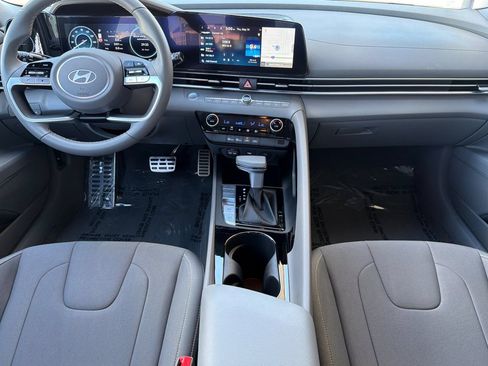 Certified 2025 Hyundai Elantra SEL FWD image 16