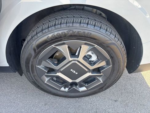 Certified 2026 Kia Carnival SX FWD image 19