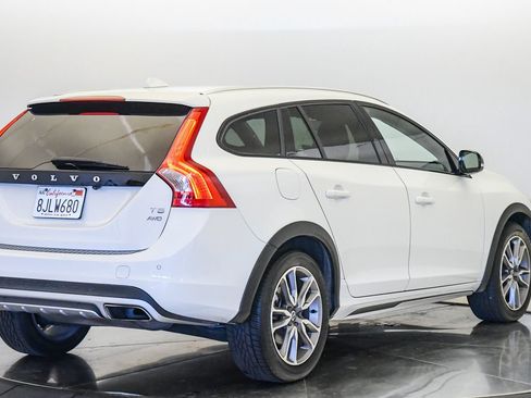 Used 2018 Volvo V60 T5 Cross Country AWD/4WD image 5