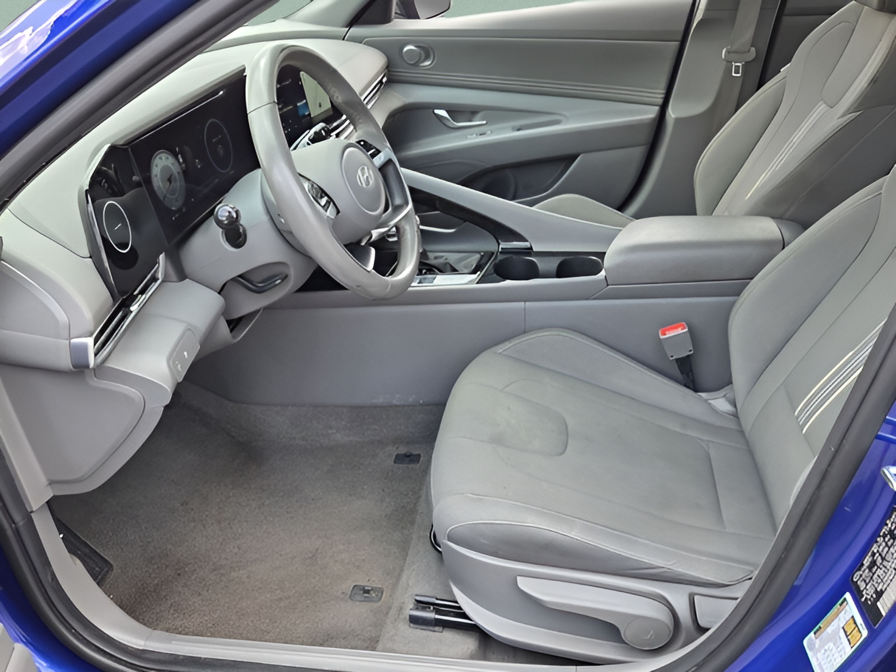 Used 2025 Hyundai Elantra SEL FWD image 9