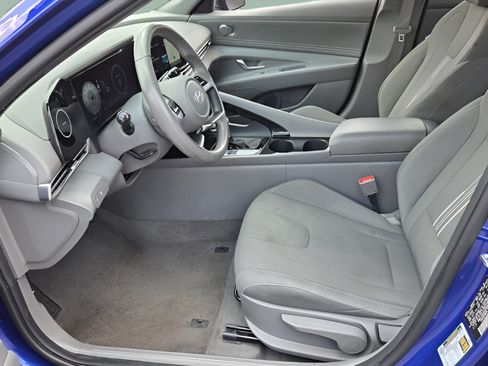 Used 2025 Hyundai Elantra SEL FWD image 9