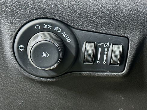 Used 2022 Jeep Compass Latitude image 17