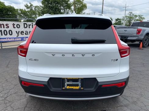Used 2022 Volvo XC40 T5 Momentum AWD/4WD image 3