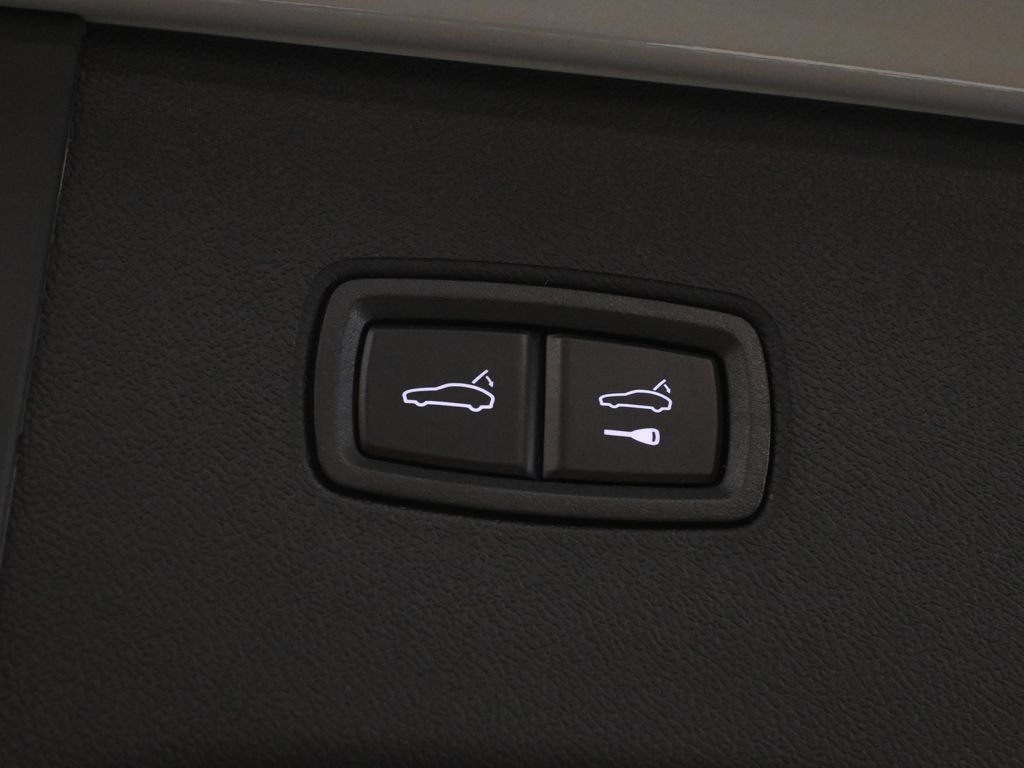 Used 2026 Porsche Cayenne AWD/4WD image 40