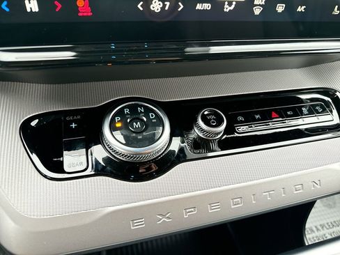 Used 2026 Ford Expedition Active image 18