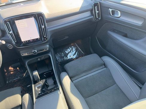 Certified 2025 Volvo XC40 B5 Plus image 15